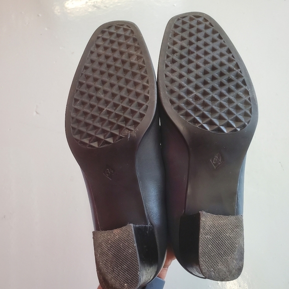 Vintage Aerosoles Classic Loafer Style Heel - Picture 7 of 9